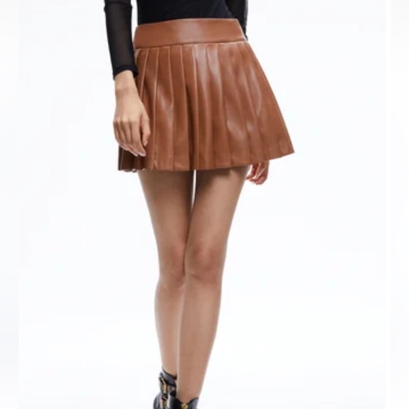 PURA VEGAN LEATHER PLEATED SKORT - Picture 1 of 1